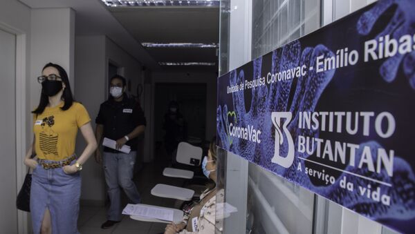 Movimentação de voluntários e médicos em unidade de testes da CoronaVac, no Instituto Emílio Ribas (Butantan) região central de São Paulo - Sputnik Brasil