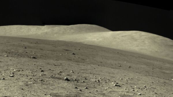 Fotografia tirada pela tripulação da sonda lunar chinesa Chang'e-5 mostra a árida paisagem da Lua - Sputnik Brasil