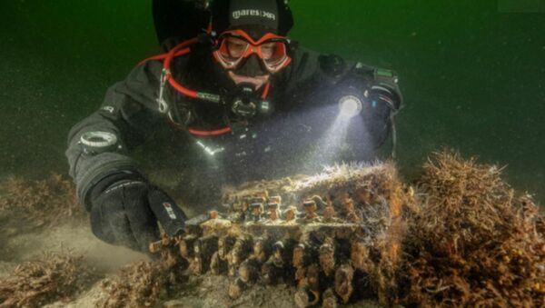 Mergulhadores encontram a máquina no mar Báltico enquanto procuravam por redes fantasmas descartadas por traineiras - Sputnik Brasil