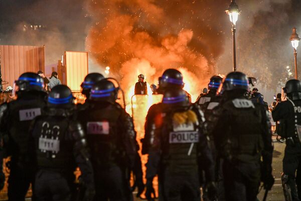 Após protestos, França quer consulta popular para reformar a polícia Após protestos, França quer consulta popular para reformar a polícia - Sputnik Brasil