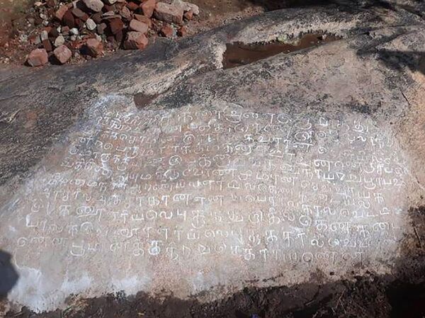 Descoberta na Índia inscrição de pedra de uma das dinastias mais longas de todos os tempos (FOTO) - Sputnik Brasil