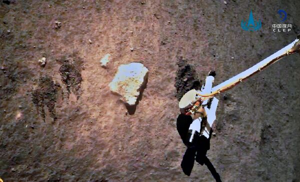 Cientistas chineses recebem amostras de solo lunar trazidas pela Chang'e-5 - Sputnik Brasil