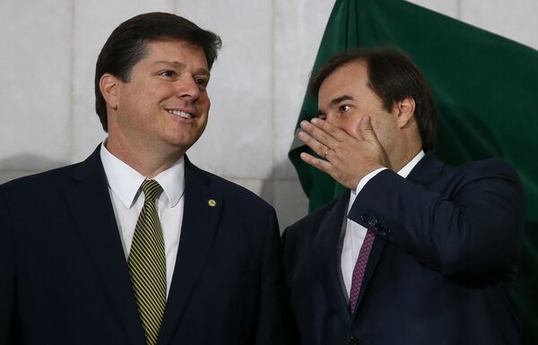 Maia e Alcolumbre 'têm capital político para eleger sucessores', diz analista - Sputnik Brasil