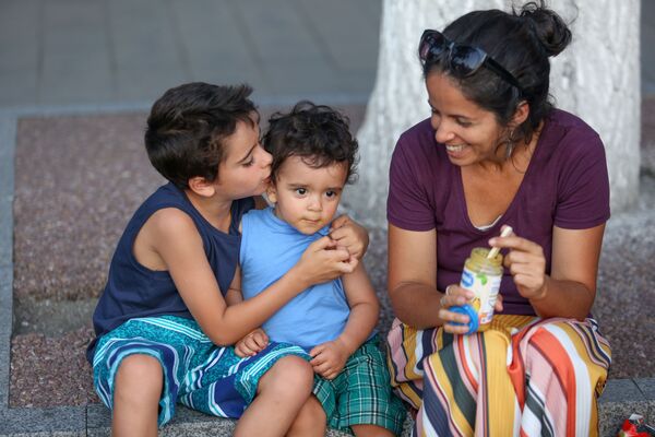 Natalidade continua a cair em Portugal, mas brasileiros ajudam país a ter mais filhos - Sputnik Brasil