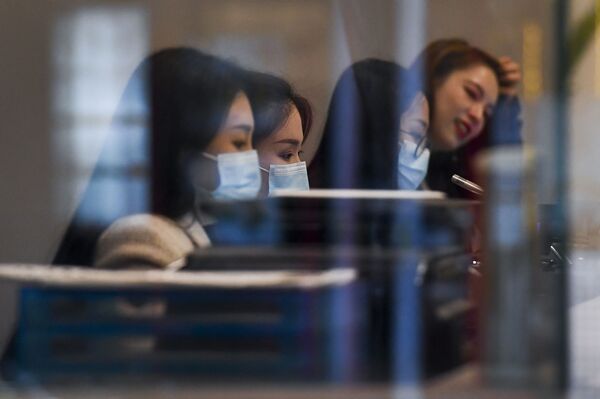 A pandemia de COVID-19 vai acabar em 2021? - Sputnik Brasil