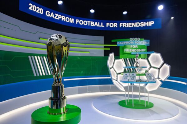 Futebol pela Amizade da Gazprom bate recorde por reunir on-line crianças de mais de 100 países Futebol pela Amizade da Gazprom bate recorde por reunir on-line crianças de mais de 100 países - Sputnik Brasil