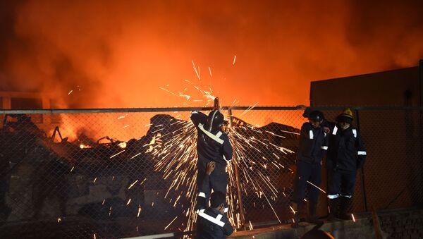 Serviços de Emergência trabalham para conter incêndio em fábrica química (imagem referencial)  - Sputnik Brasil
