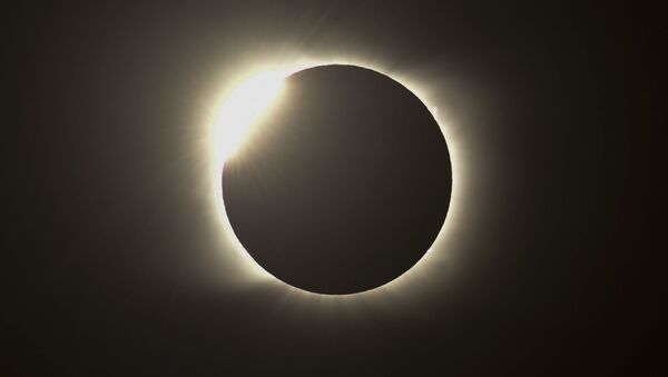 Efeito do anel de diamante é visto durante o eclipse solar total em Piedra de Áquila, Argentina, 14 de dezembro de 2020 - Sputnik Brasil