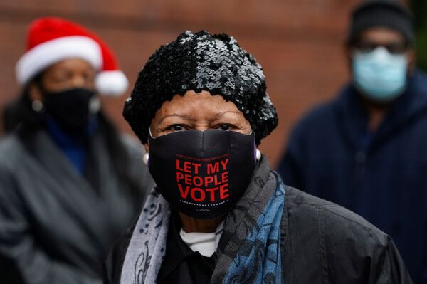 Dois lados da moeda: o que aconteceu de bom no mundo em 2020?  - Sputnik Brasil