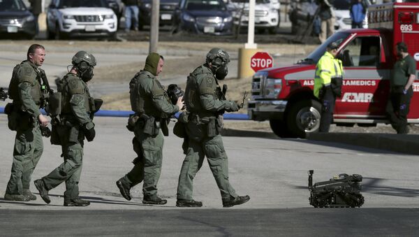 Policiais e robô saem de cena de luta em Manchester, New Hampshire, EUA - Sputnik Brasil