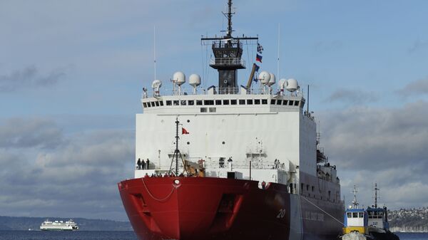 Rebocadores ajudam o quebra-gelo Healy a quebrar o gelo, em 30 de novembro de 2018 - Sputnik Brasil