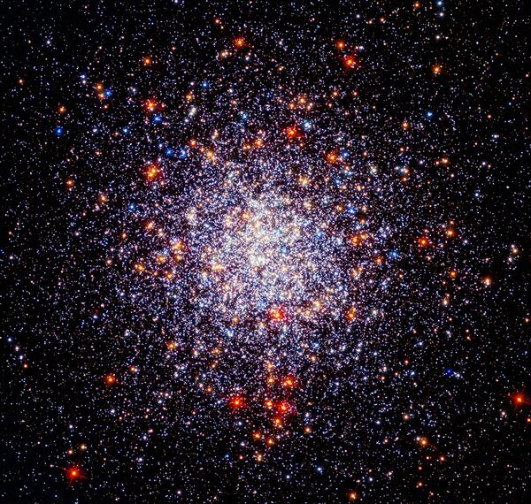 Foto do Enxame Estelar Globular Caldwell 87 (ou NGC 1261). As observações do Hubble ajudaram os astrônomos a seguir os movimentos dos enxames estelares e a compreender melhor a composição química de estrelas - Sputnik Brasil