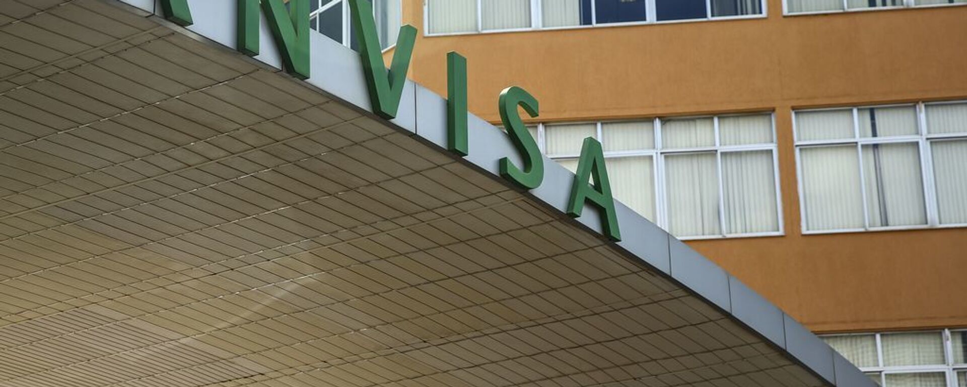 Fachada do edifício sede da Agência Nacional de Vigilância Sanitária (Anvisa). - Sputnik Brasil, 1920, 04.10.2025