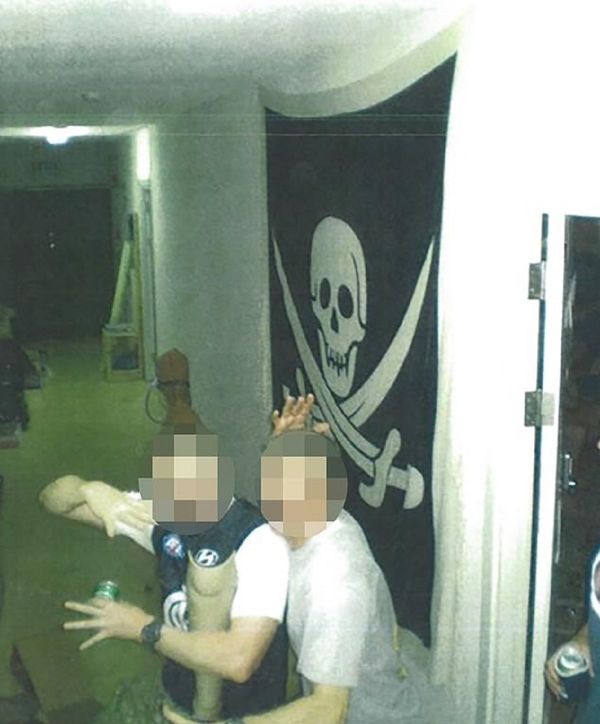 Soldados australianos são demitidos por festejarem com prótese de militante talibã morto (FOTOS) - Sputnik Brasil
