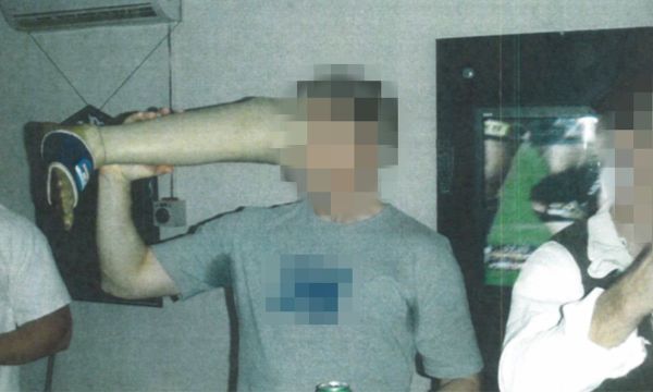 Soldados australianos são demitidos por festejarem com prótese de militante talibã morto (FOTOS) - Sputnik Brasil