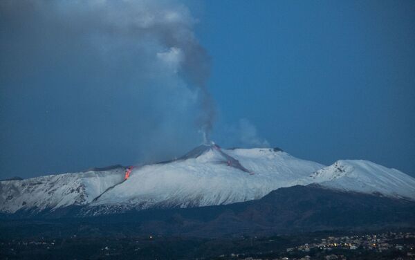 L'Etna erutta: fontane di lava dal cratere Sud-Est - Sputnik Brasil