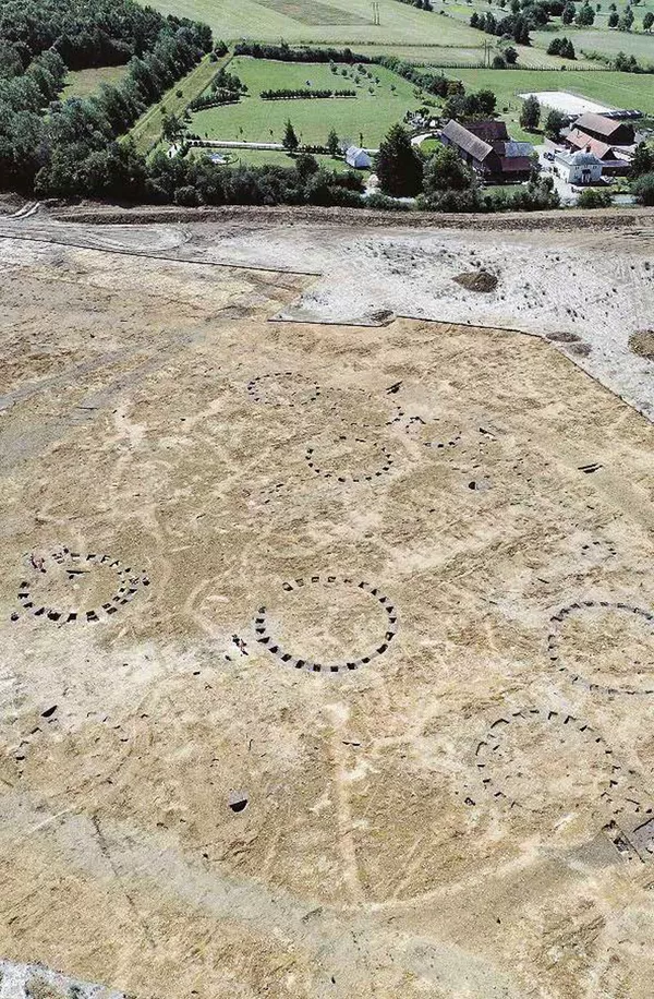 Descoberta aldeia que poderia ter sido incendiada por romanos há quase 2 mil anos (FOTOS) Descoberta aldeia que poderia ter sido incendiada por romanos há quase 2 mil anos (FOTOS) - Sputnik Brasil