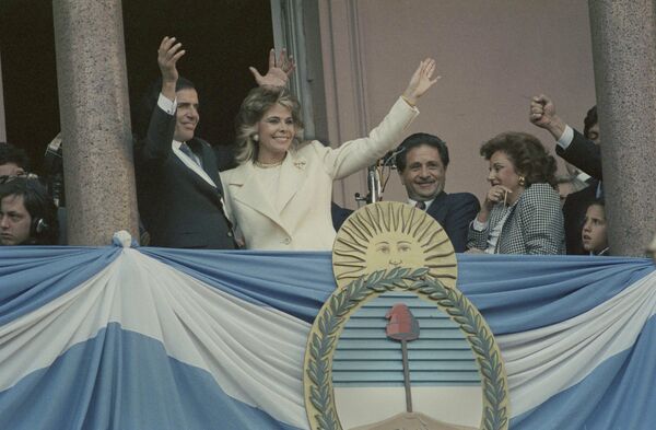 Ex-presidente argentino Menem é sedado após sofrer insuficiência renal Ex-presidente argentino Menem é sedado após sofrer insuficiência renal - Sputnik Brasil