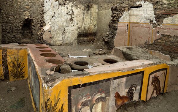 Afrescos em antigo balcão descoberto durante as escavações em Pompeia, Itália Afrescos em antigo balcão descoberto durante as escavações em Pompeia, Itália - Sputnik Brasil