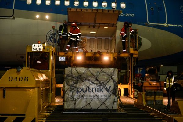 Argélia receberá 500 mil doses da vacina russa Sputnik V em janeiro - Sputnik Brasil