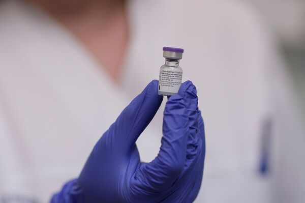 Vacinação no Brasil: 'Não adianta esperar o laboratório vir atrás de você', diz especialista Vacinação no Brasil: 'Não adianta esperar o laboratório vir atrás de você', diz especialista - Sputnik Brasil