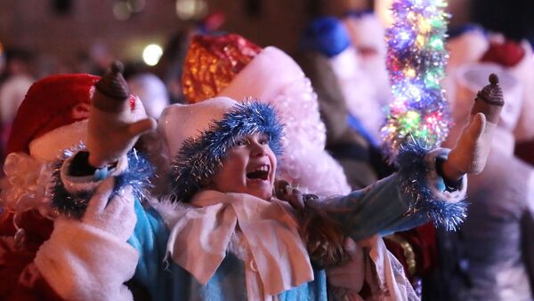 Crianças durante comemorações de final de ano na cidade de Kaluga, Rússia, 12 de dezembro de 2020 - Sputnik Brasil