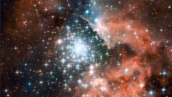 Milhares de brilhantes estrelas jovens estão aninhadas dentro da nebulosa gigante NGC 3603, um dos maiores enxames de estrelas jovens na Via Láctea - Sputnik Brasil