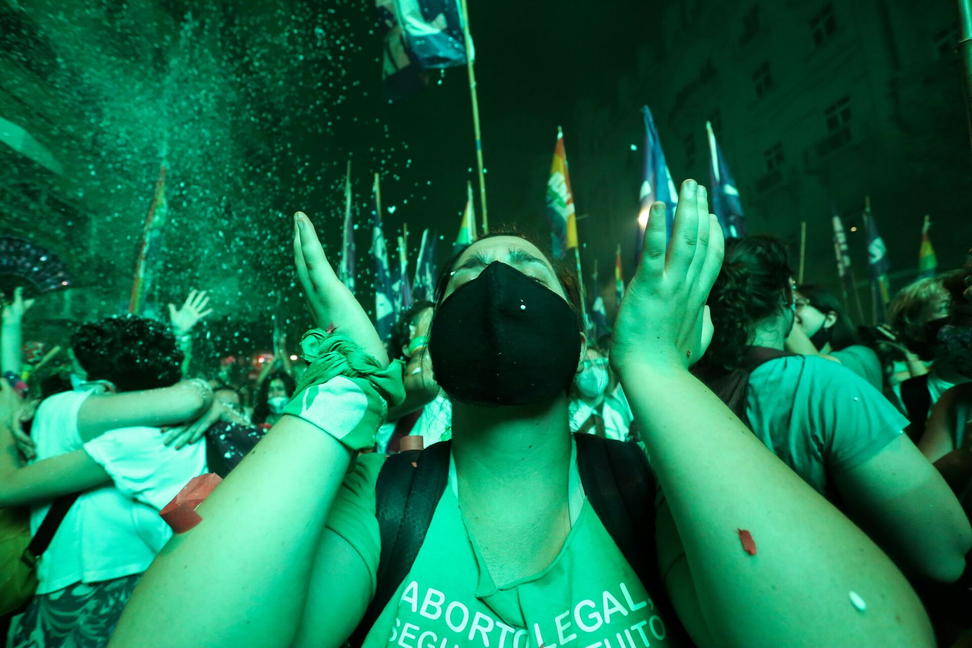 Reação de uma apoiadora à legalização do aborto na Argentina após votação do Senado em Buenos Aires em 30 de dezembro de 2020 - Sputnik Brasil, 1920, 09.11.2021