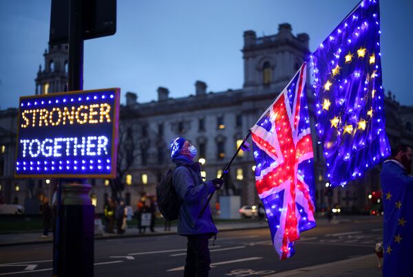 Termina o período de transição nas relações UE-Reino Unido e acordo pós-Brexit entra em vigor - Sputnik Brasil