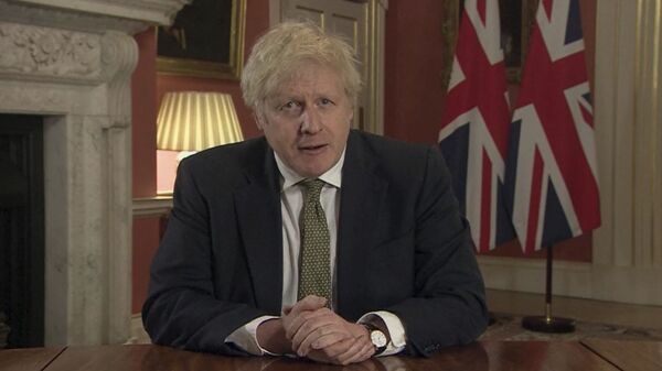 Em Londres, o premiê britânico Boris Johnson, anuncia, em 4 de janeiro de 2021, em discurso televisivo, a introdução do terceiro lockdown no Reino Unido, após o aumento no número de casos confirmados de COVID-19 no país - Sputnik Brasil
