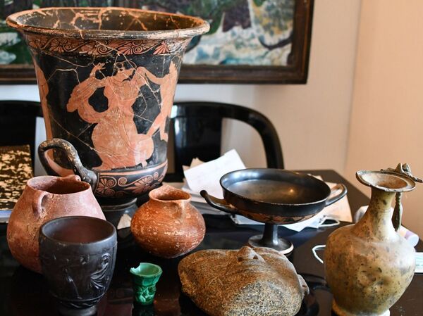 Grupo de ladrões de sepulturas é flagrado em Israel e milhares de artefatos são recuperados (FOTOS) Grupo de ladrões de sepulturas é flagrado em Israel e milhares de artefatos são recuperados (FOTOS) - Sputnik Brasil