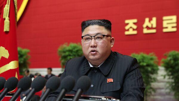 Líder norte-coreano, Kim Jong-un, discursa em congresso em Pyongyang, Coreia do Norte, 6 de janeiro de 2021 - Sputnik Brasil