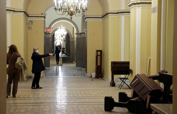 FOTOS mostram destruições dentro do Capitólio durante protestos - Sputnik Brasil