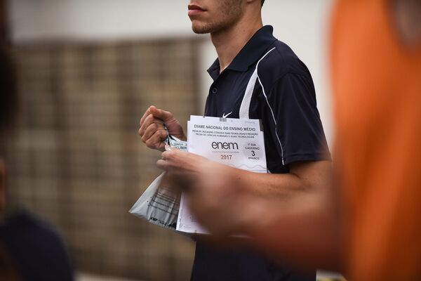Ansiedade, insegurança e exclusão: Enem marcado pelo ensino remoto acentua desigualdades no Brasil - Sputnik Brasil