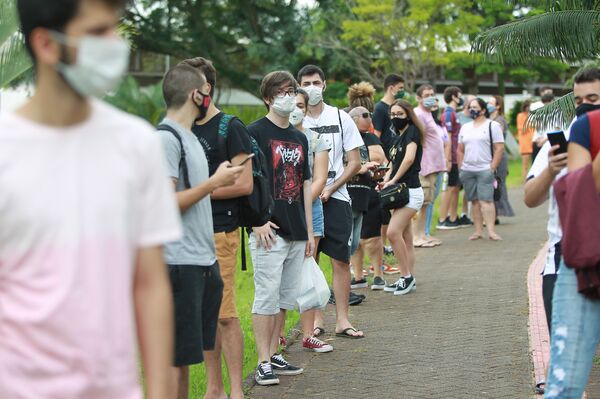 Apesar de tentativas de adiamento, chega 1º dia do Enem 2020 - Sputnik Brasil