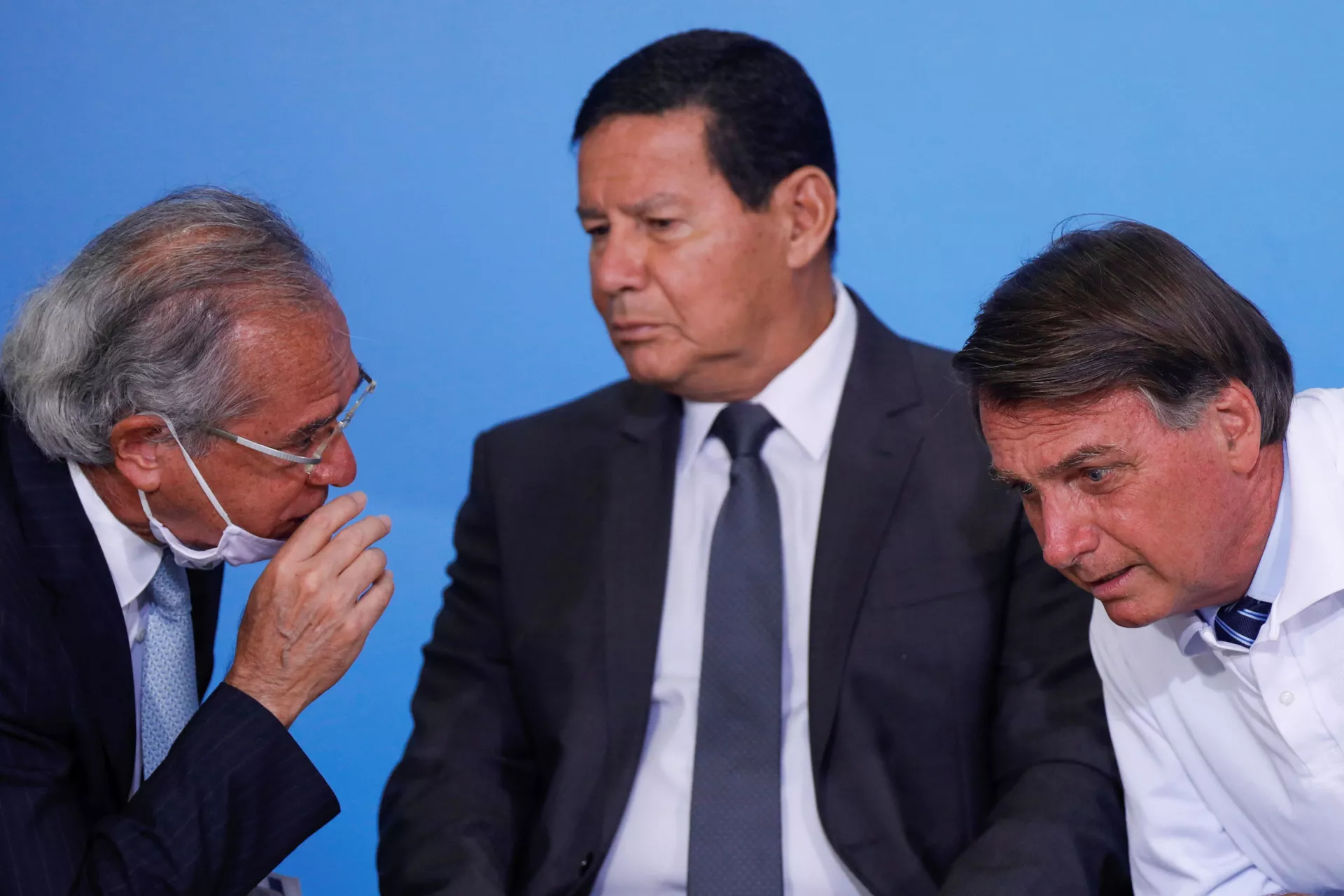 Paulo Guedes fala em nova rodada de auxílio emergencial para 32 milhões de pessoas Paulo Guedes fala em nova rodada de auxílio emergencial para 32 milhões de pessoas - Sputnik Brasil, 1920, 05.02.2021