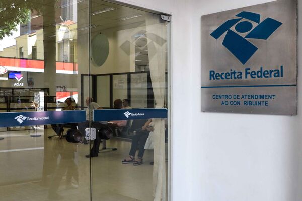 É preciso 'coragem política' para corrigir tabela do IR no Brasil, diz sindicato de auditores - Sputnik Brasil