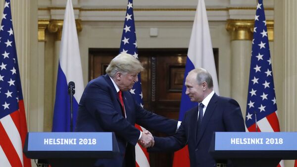 Reunião do presidente russo, Vladimir Putin, com o homólogo norte-americano, Donald Trump, em Helsinque, Finlândia, durante Cúpula Rússia-EUA, 16 de julho de 2018 - Sputnik Brasil