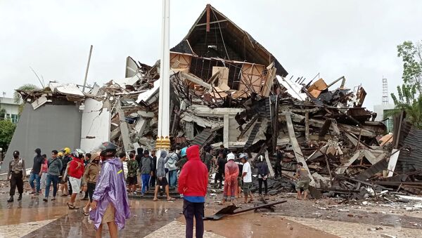 Casas destruídas por terremoto na Indonésia. - Sputnik Brasil