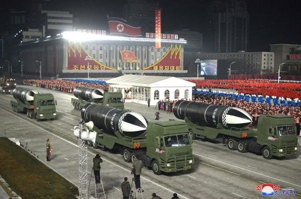 Estaria Coreia do Norte botando medo em todo mundo com novidades bélicas sem serventia? Estaria Coreia do Norte botando medo em todo mundo com novidades bélicas sem serventia? - Sputnik Brasil