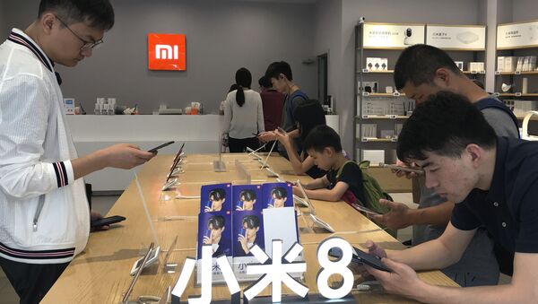 Loja da Xiaomi em Pequim, a empresa é famosa por ter forte presença no mercado de telefonia celular - Sputnik Brasil