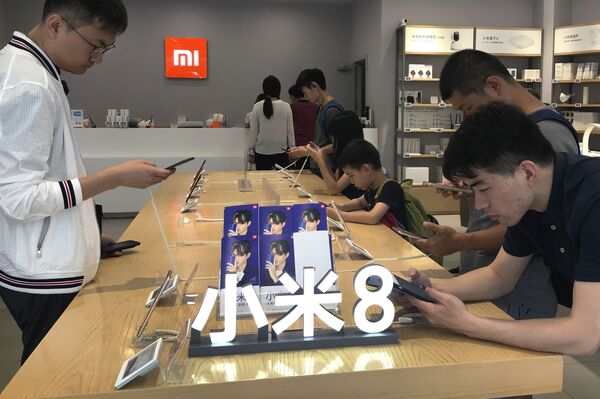 EUA adicionam Xiaomi e mais 8 empresas chinesas à lista de companhias ligadas a militares  - Sputnik Brasil