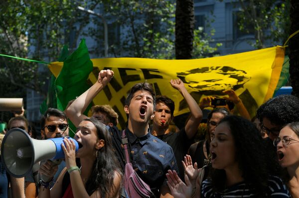 Apesar das críticas sobre a Amazônia, Espanha está de olho nas privatizações brasileiras  - Sputnik Brasil