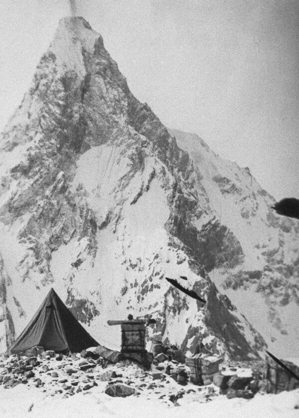 Grupo de sherpas do Nepal é o 1º a escalar o K2 durante o inverno (FOTOS E VÍDEO) - Sputnik Brasil