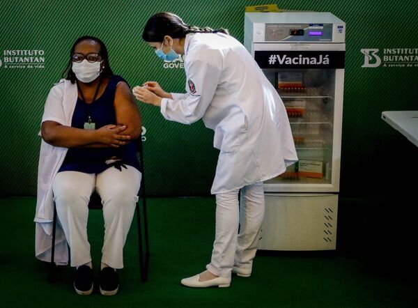 Governo de São Paulo volta atrás e inclui quilombolas em prioridade de vacinação Governo de São Paulo volta atrás e inclui quilombolas em prioridade de vacinação - Sputnik Brasil
