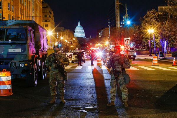 Guarda Nacional vigia cidade de Washington dias antes da tomada de posse do presidente eleito Joe Biden - Sputnik Brasil