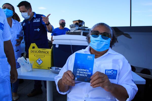Rio de Janeiro dá início à vacinação contra a COVID-19 - Sputnik Brasil