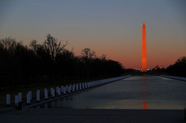 Em memorial, Biden pede que mortos pela COVID-19 nos EUA não sejam esquecidos - Sputnik Brasil