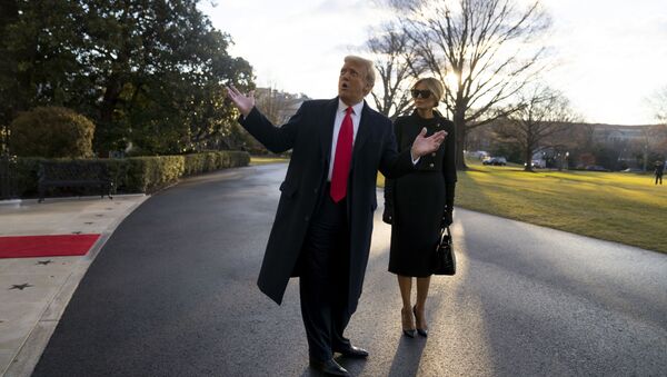 Presidente dos EUA Donald Trump e primeira-dama Melania Trump deixam a Casa Branca, Washington, EUA, 20 de janeiro de 2021 - Sputnik Brasil