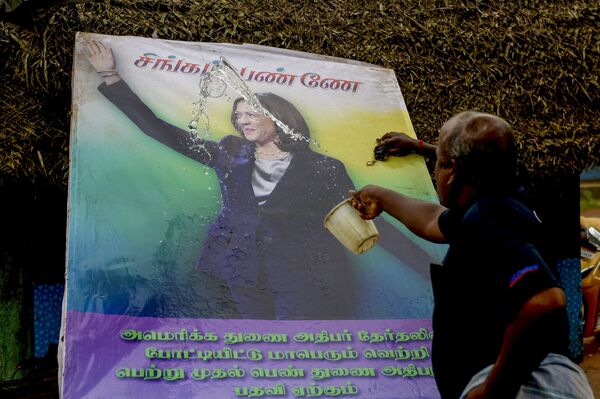 Agora vice, depois presidente: familiares celebram posse de Kamala Harris da Índia Agora vice, depois presidente: familiares celebram posse de Kamala Harris da Índia - Sputnik Brasil